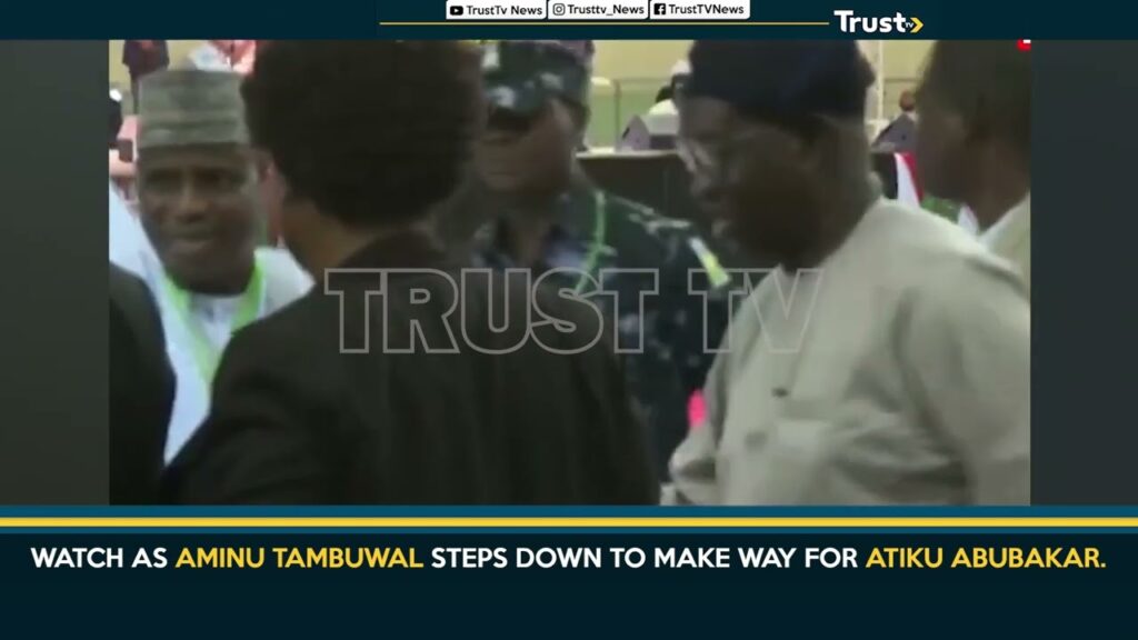 Watch As Aminu Tambuwal Steps Down To Make Way For Atiku Abubakar