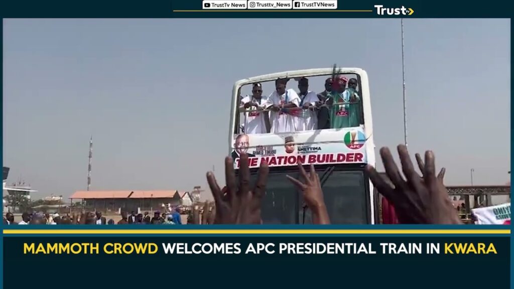 Mammoth Crowd Welcomes APC Presidential Train In Kwara