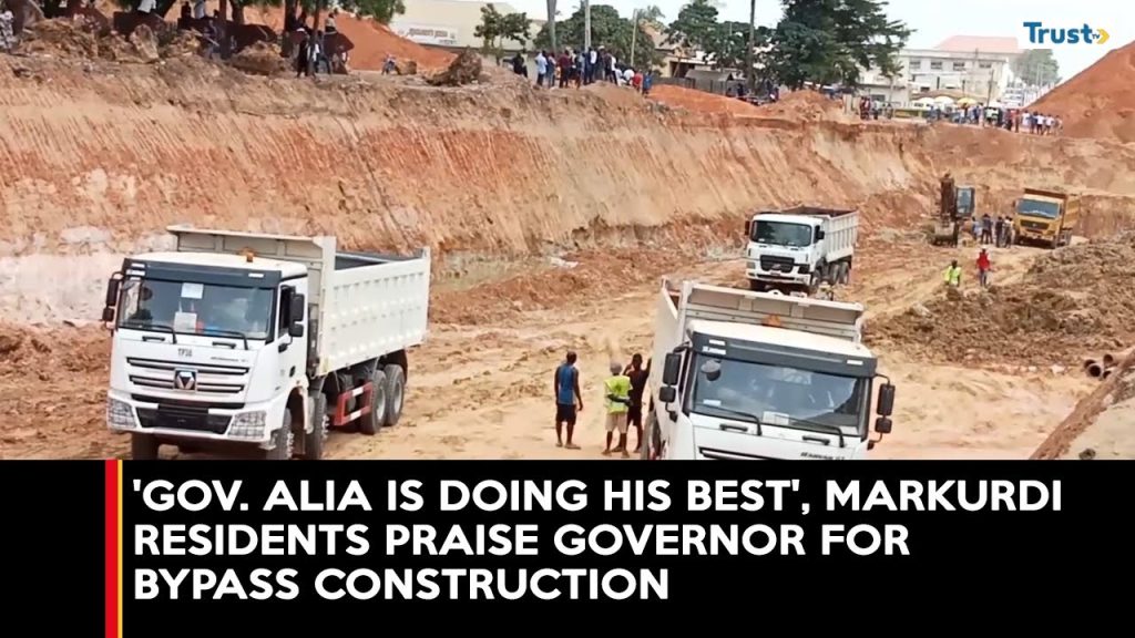 Makurdi residents turn ongoing bypass construction site to tourist spot
