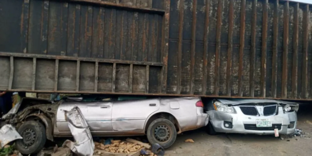 Eight School Children Escape Death as Truck Falls on Cars in Lokoja.