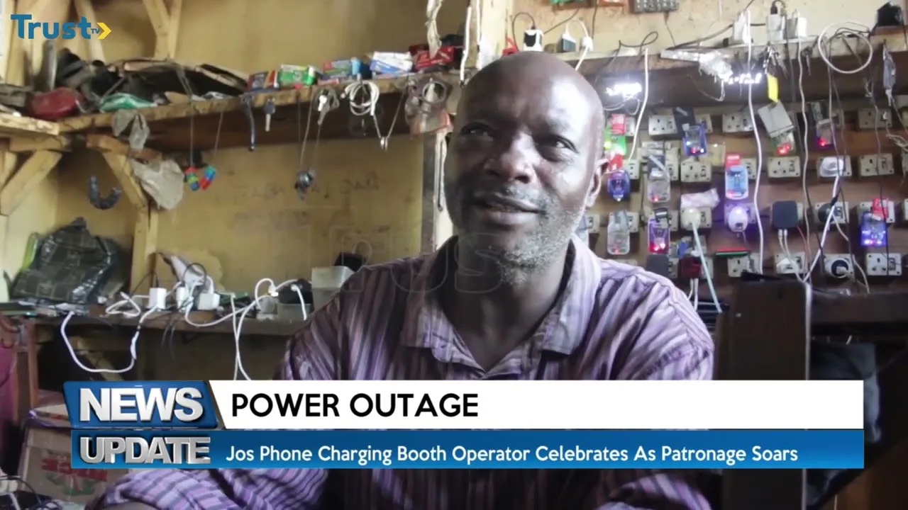 Power Outage: Jos phone charging booth operator celebrates as patronage soars